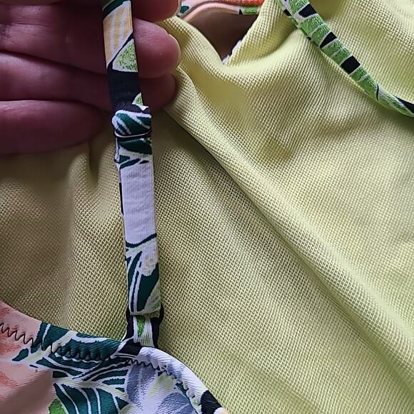 Volcom Girls Sunny Beach Floral One-Piece Swimsuit Kids 8 NEW Adjustable black - Picture 4 of 5